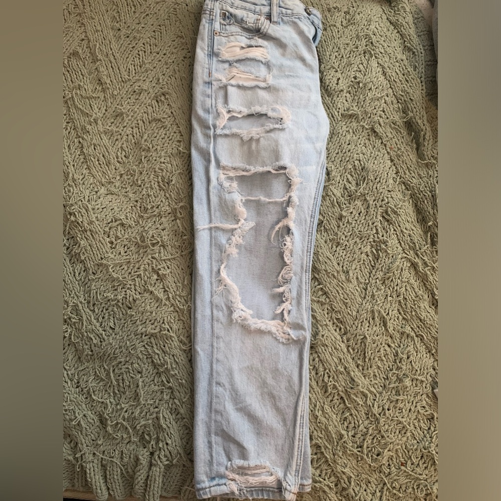 American eagle ripped jeans, light wash, size 2 x-short